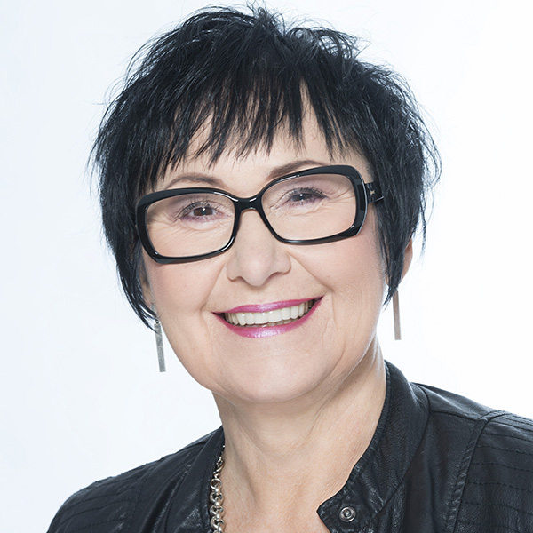 Das ist ein Profilbild der Autorin Marie Fröhlich