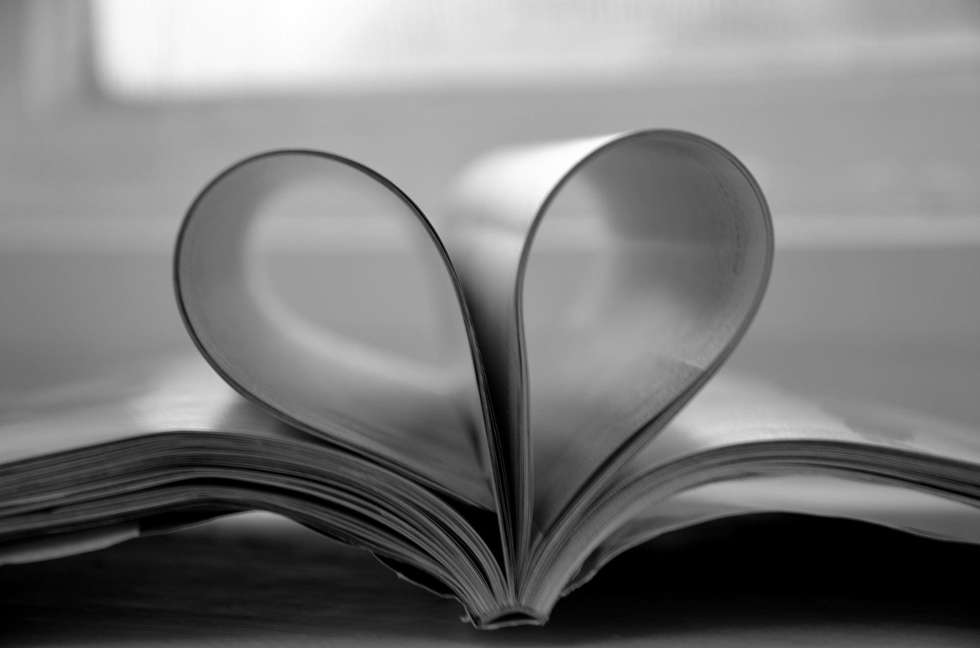 Buch_mit_Herz Hintergrundbild Buch für MfH Newsletter-Anmeldung